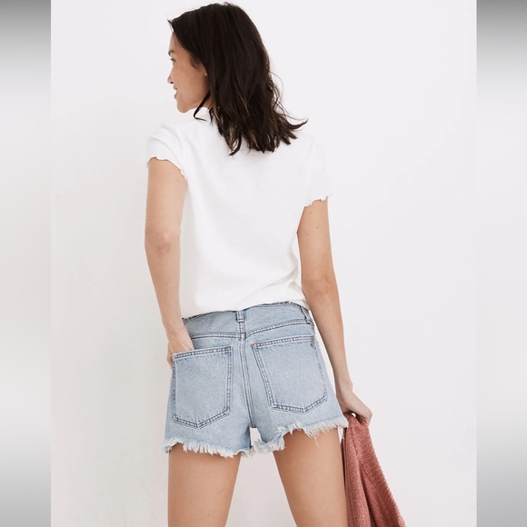 Madewell Button Fly Raw Hem Relaxed Denim Shorts in Cedarcroft Wash Sz 29 - Picture 3 of 14